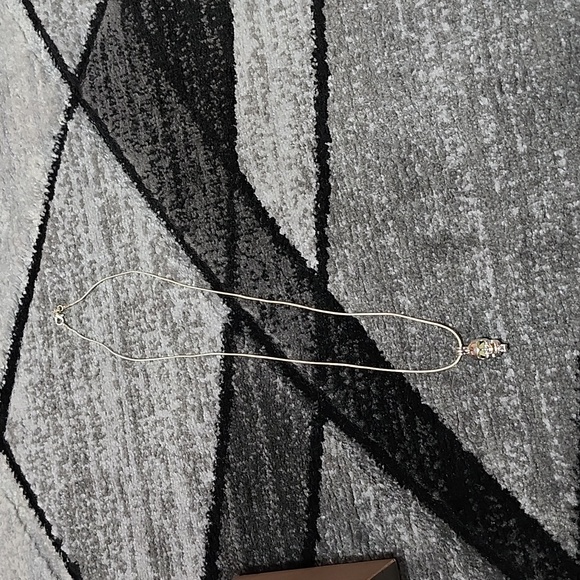 SKULL GLOW-IN-DARK STONE NECKLACE & BUCKET LIST KEEPSAKE BOX - Picture 4 of 14